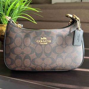 Teri shoulder bag in signature canvas